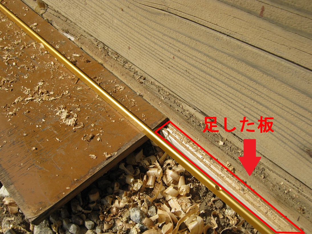 開かなくなった物置の引き戸（戸車・レール）の修理