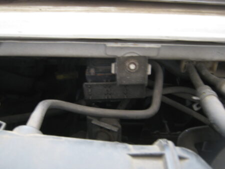 サンバーTT2の4WDが入らなくなったのでソレノイドバルブ確認 5 ナットを緩めソレノイドバルブを取り外します。