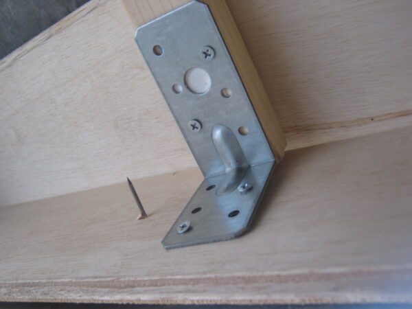 鼻隠しが垂木から抜けたのでl字金具で止めました 18 鼻隠しが垂木から抜けたのでl字金具で止めました