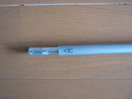 ダイムハウスの脚パイプとツマ面縦パイプを中ジョイントで連結します。　