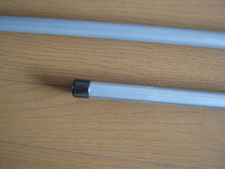 パイプに平キャップをはめます。