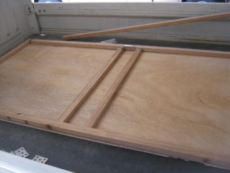 物置の引戸がダメになったので蝶番扉に変更 7 合板を角材で補強します。