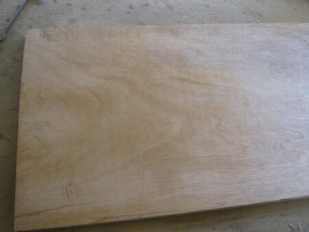 物置の引戸がダメになったので蝶番扉に変更 8 合板を角材に釘で打ち付けました。