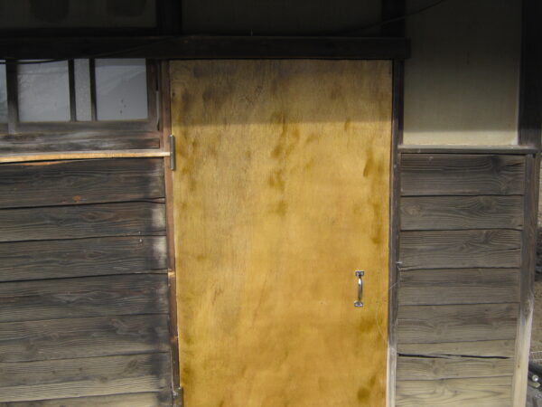 物置の引戸がダメになったので蝶番扉に変更
